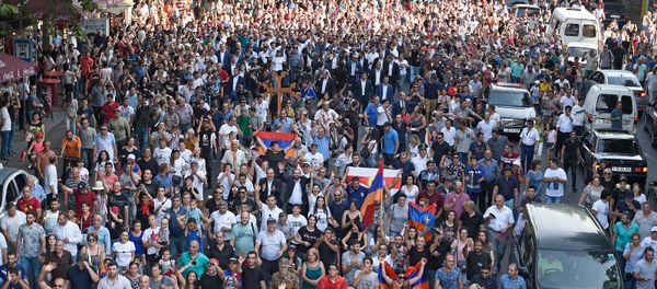 Шествие к стодневке Никола Пашиняна на посту премьер-министра Армении (17 августа 2018). Еревaн - Sputnik Արմենիա
