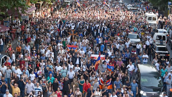 Шествие к стодневке Никола Пашиняна на посту премьер-министра Армении (17 августа 2018). Еревaн - Sputnik Արմենիա