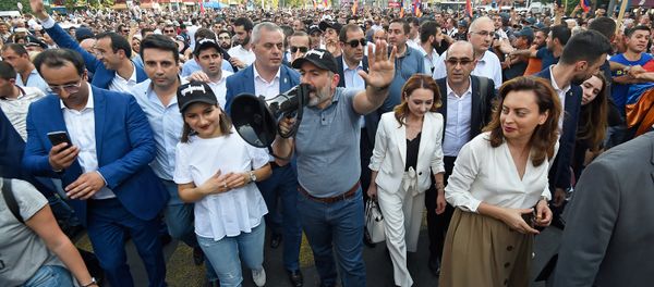 Шествие к стодневке Никола Пашиняна на посту премьер-министра Армении (17 августа 2018). Еревaн - Sputnik Армения