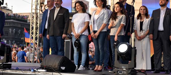 Митинг к стодневке Никола Пашиняна на посту премьер-министра Армении (17 августа 2018). Еревaн - Sputnik Արմենիա
