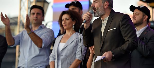 Митинг к стодневке Никола Пашиняна на посту премьер-министра Армении (17 августа 2018). Еревaн Митинг к стодневке Никола Пашиняна на посту премьер-министра Армении (17 августа 2018). Еревaн - Sputnik Армения