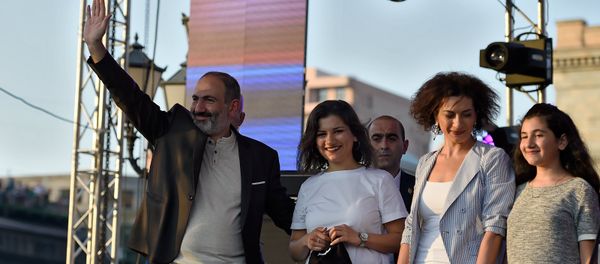 Митинг к стодневке Никола Пашиняна на посту премьер-министра Армении (17 августа 2018). Еревaн Митинг к стодневке Никола Пашиняна на посту премьер-министра Армении (17 августа 2018). Еревaн - Sputnik Армения