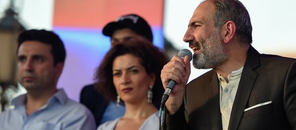 Митинг к стодневке Никола Пашиняна на посту премьер-министра Армении (17 августа 2018). Еревaн Митинг к стодневке Никола Пашиняна на посту премьер-министра Армении (17 августа 2018). Еревaн - Sputnik Армения