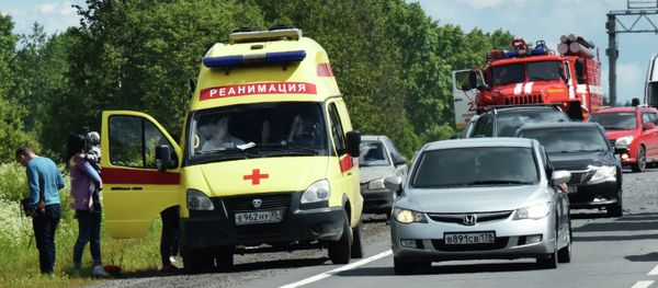 Автомобиль реанимации на дороге в Вологодской области, где произошло ДТП. - Sputnik Արմենիա