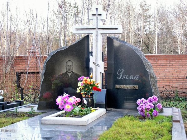 Могила Дмитрия Рузляева в Баныкинском кладбище, Тольятти - Sputnik Արմենիա