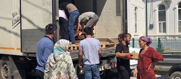 Армянский бизнесмен Норик Петросян подарил жителям Чечни 15 тонн фруктов Армянский бизнесмен Норик Петросян подарил жителям Чечни 15 тонн фруктов - Sputnik Армения