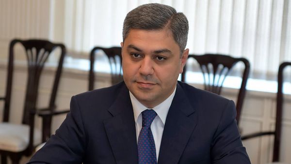 Глава СНБ Армении Артур Ванецян во время встречи с чрезвычайный и полномочным послом Ирана в Армении Сеедом Каземом Саджади (20 августа 2018). Еревaн - Sputnik Армения