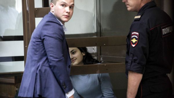 Рассмотрение в Мосгорсуде жалобы на арест сестер Марии, Крестины и Ангелины Хачатурян, обвиняемых в убийстве отца (20 августа 2018). Москвa - Sputnik Армения