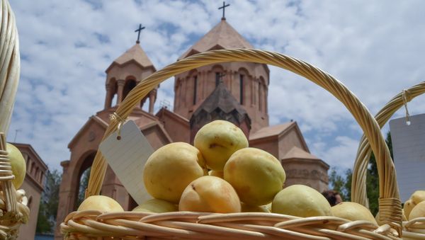 Освящение абрикосов - Sputnik Армения