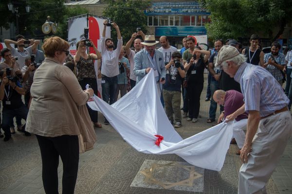 Звезда памяти режиссера Генрика Маляна открылась в Ереване Звезда памяти режиссера Генрика Маляна открылась в Ереване - Sputnik Армения