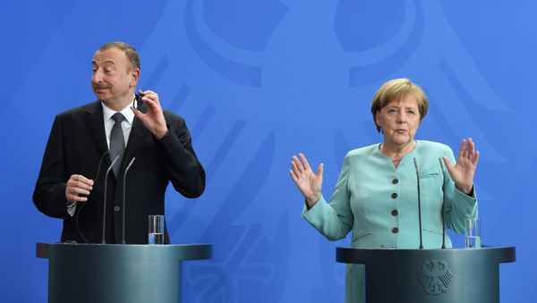 Канцлер Германии Ангела Меркель и президент Азербайджана Ильхам Алиев на совместной пресс-конференции (7 июня 2016). Берлин, Германия - Sputnik Армения