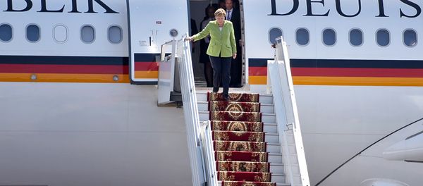 Канцлер Германии Ангела Меркель прибыла в Ереван (24 августа 2018). Аэропорт Звартноц - Sputnik Армения