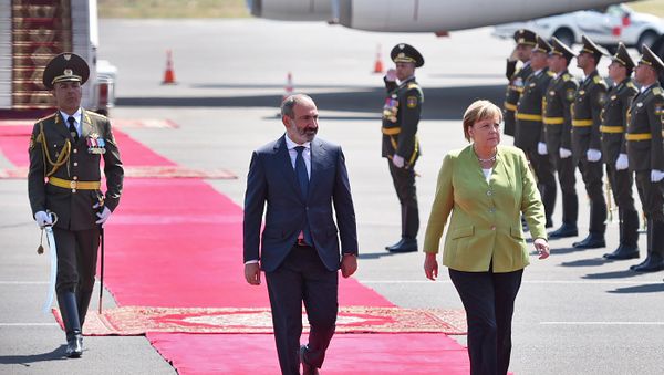 Канцлер Германии Ангела Меркель прибыла в Ереван (24 августа 2018). Аэропорт Звартноц Канцлер Германии Ангела Меркель прибыла в Ереван (24 августа 2018). Аэропорт Звартноц - Sputnik Армения