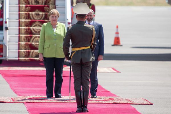 Канцлер Германии Ангела Меркель прибыла в Ереван (24 августа 2018). Аэропорт Звартноц Канцлер Германии Ангела Меркель прибыла в Ереван (24 августа 2018). Аэропорт Звартноц - Sputnik Армения