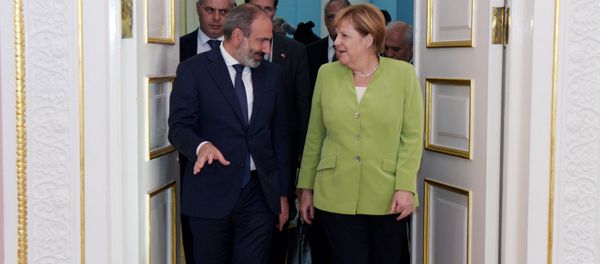 Премьер-министр Армении Никол Пашинян и канцлер Германии Ангела Меркель перед пресс-конференцией (24 августа 2018). Еревaн - Sputnik Արմենիա