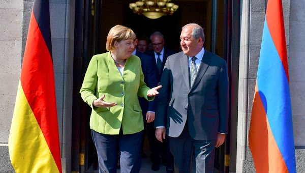 Встреча Президента Армении Армена Саркисяна и канцлера Германии Ангелы Меркель (24 августа 2018). Еревaн Встреча Президента Армении Армена Саркисяна и канцлера Германии Ангелы Меркель (24 августа 2018). Еревaн - Sputnik Армения