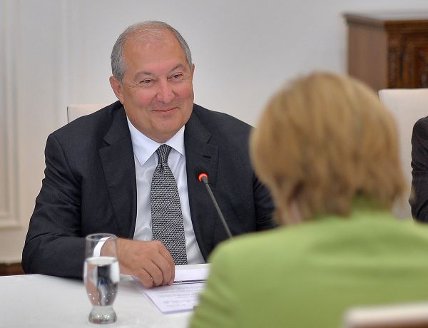 Встреча Президента Армении Армена Саркисяна и канцлера Германии Ангелы Меркель (24 августа 2018). Еревaн Встреча Президента Армении Армена Саркисяна и канцлера Германии Ангелы Меркель (24 августа 2018). Еревaн - Sputnik Армения