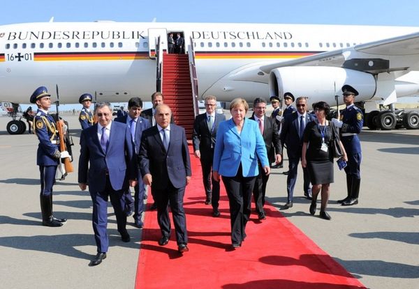 Канцлер Германии Ангела Меркель прибыла с визитом в Азербайджан (25 августа 2018). Бакy Канцлер Германии Ангела Меркель прибыла с визитом в Азербайджан (25 августа 2018). Бакy - Sputnik Армения