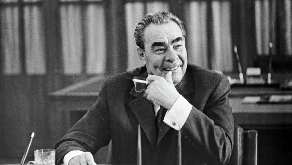 Портрет генерального секретаря ЦК КПСС Леонида Ильича Брежнева в исполнении Владимира Мусаэльяна (1 мая 1973). Москвa - Sputnik Արմենիա