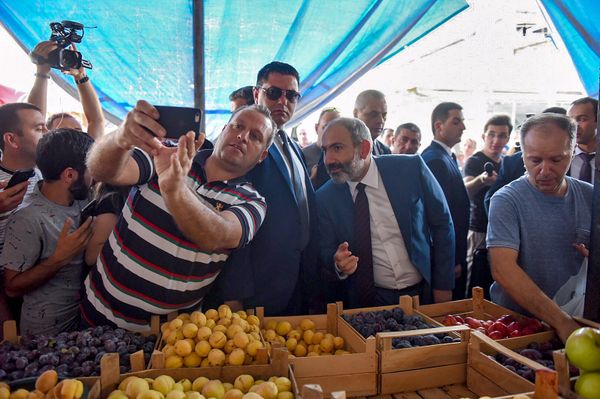 Селфи, эфиры и прочая утварь: политтехнологические ноу-хау Пашиняна Селфи, эфиры и прочая утварь: политтехнологические ноу-хау Пашиняна - Sputnik Армения