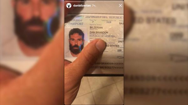 Американский хулиган Дэн Билзерян отправился в Карабах на вертолете премьера - Sputnik Армения