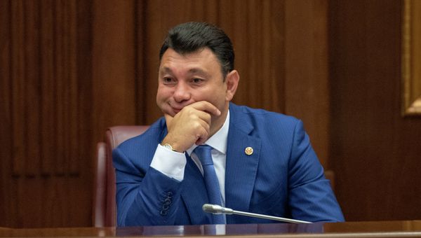 Вице-спикер Парламента Армении Эдуард Шармазанов на внеочередном заседании НС (28 августа 2018). Еревaн - Sputnik Армения