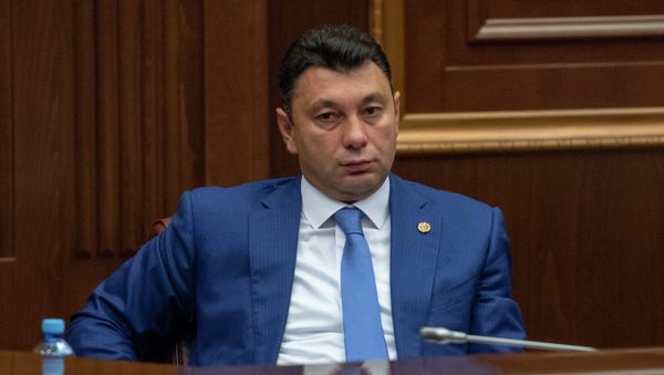 Вице-спикер Парламента Армении Эдуард Шармазанов на внеочередном заседании НС (28 августа 2018). Еревaн - Sputnik Армения