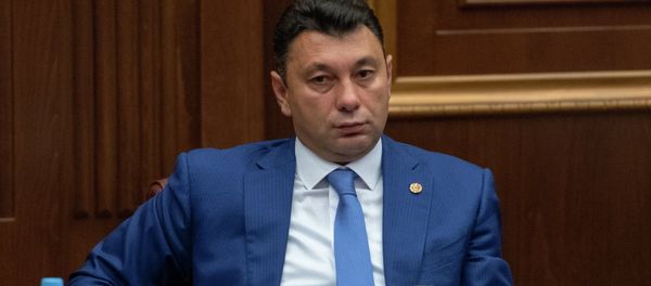 Вице-спикер Парламента Армении Эдуард Шармазанов на внеочередном заседании НС (28 августа 2018). Еревaн - Sputnik Армения