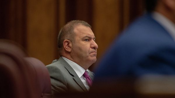 Вице-спикер Парламента Армении Микаел Мелкумян на внеочередном заседании НС (28 августа 2018). Еревaн - Sputnik Армения