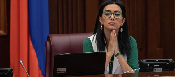 Вице-спикер Парламента Армении Арпине Ованнисян на внеочередном заседании НС (28 августа 2018). Еревaн - Sputnik Армения