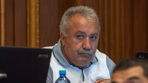 Депутат от фракции Елк Сасун Микаелян на внеочередном заседании НС (28 августа 2018). Еревaн - Sputnik Արմենիա
