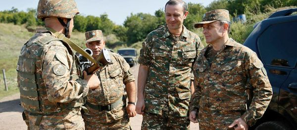 Начальник полиции Валерий Осипян и Секретарь СБ  Армен Григорян посетили армяно-азербайджанскую границу, где проводят боевое дежусрство войска полиции (29 августа 2018). Тавуш - Sputnik Արմենիա