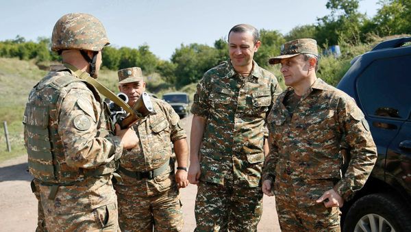 Начальник полиции Валерий Осипян и Секретарь СБ  Армен Григорян посетили армяно-азербайджанскую границу, где проводят боевое дежусрство войска полиции (29 августа 2018). Тавуш - Sputnik Արմենիա