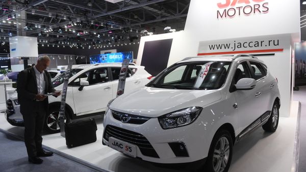 Автомобиль JAC S5 на Московском международном автомобильном салоне 2018. - Sputnik Армения
