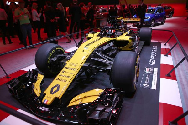 Renault Renault - Sputnik Արմենիա