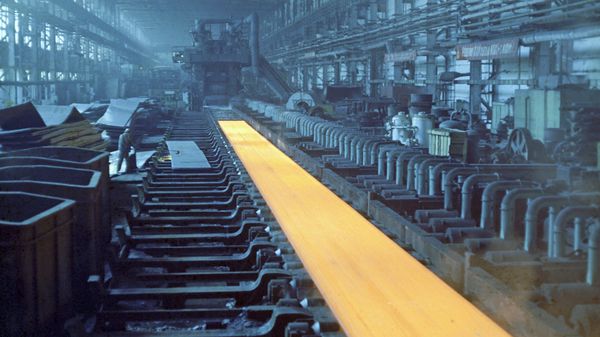 Новолипецкий металлургический завод. Прокат стальной полосы на стане 2000 (горячекатный прокат). - Sputnik Армения