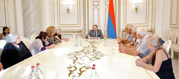 Премьер-министр Никол Пашинян принял родственников, жертв 1-го марта (29 августа 2018). Еревaн - Sputnik Армения