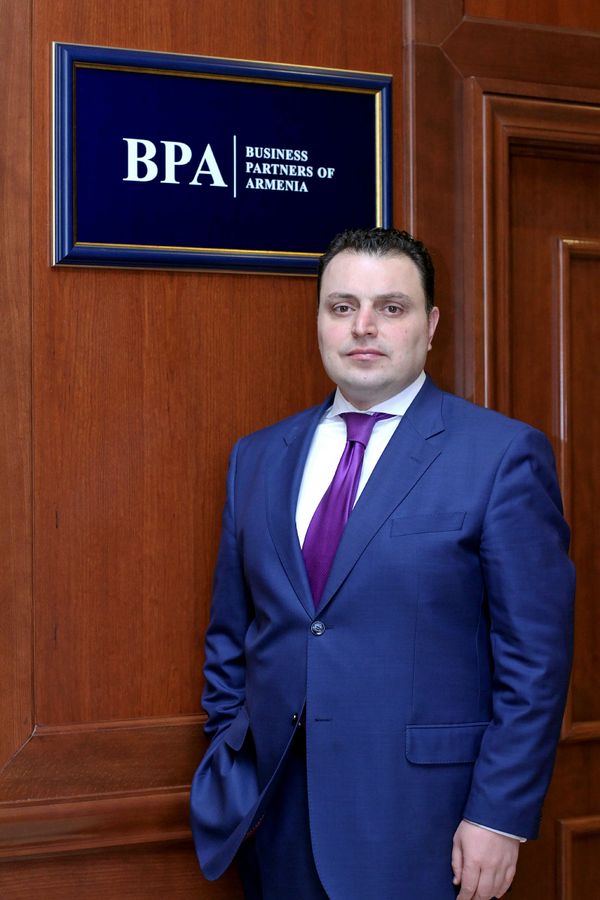 Вруйр Пенесян Вруйр Пенесян - Sputnik Армения