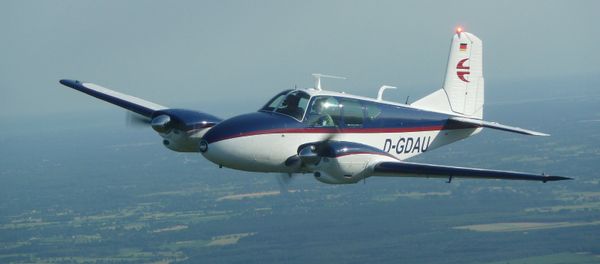 Самолет Beechcraft BE-60 Самолет Beechcraft BE-60 - Sputnik Армения