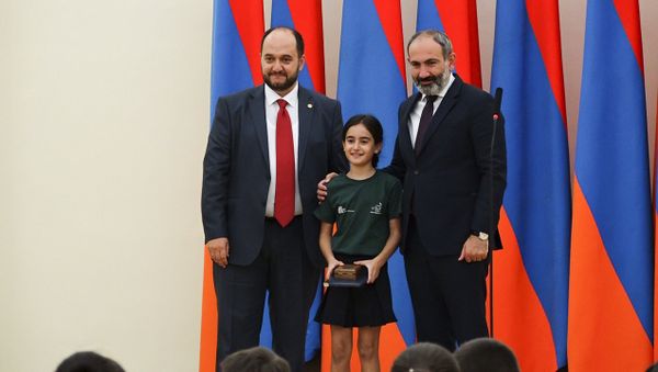 Նիկոլ Փաշինյանը հյուրընկալել է «Կենգուրու-2018» և «Մեղու-2017» մրցույթներում լավագույն արդյունք արձանագրած աշակերտներին - Sputnik Արմենիա
