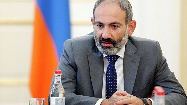 Премьер-министр Никол Пашинян представил аппарату Государственной контрольной службы новоназначенного начальника Давида Санасаряна - Sputnik Армения