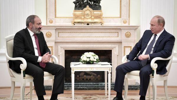 Президент РФ В. Путин встретился с премьер-министром Армении Н. Пашиняном Президент РФ В. Путин встретился с премьер-министром Армении Н. Пашиняном - Sputnik Армения