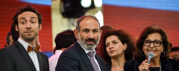 Айк Марутян и Никол Пашинян на митинге (8 мая 2018). Еревaн Айк Марутян и Никол Пашинян на митинге (8 мая 2018). Еревaн - Sputnik Армения