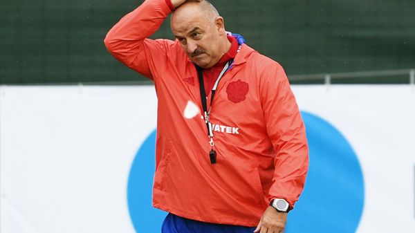 Главный тренер сборной России Станислав Черчесов на тренировке перед матчем Лиги Наций (3 сентября 2018). Москвa - Sputnik Армения