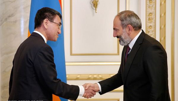 Премьер-министр Армении Никол Пашинян принял министра иностранных дел Японии Таро Коно (3 сентября 2018). Еревaн - Sputnik Արմենիա
