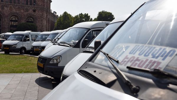 Акция протеста водителей маршрута Ереван - Армавир у Дома правительства (4 сентября 2018). Еревaн Акция протеста водителей маршрута Ереван - Армавир у Дома правительства (4 сентября 2018). Еревaн - Sputnik Армения