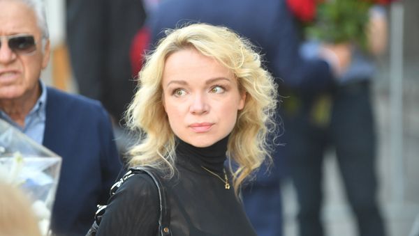 Виталина Цымбалюк-Романовская на церемонии прощания с народным артистом СССР, депутатом Госдумы Иосифом Кобзоном (2 сентября 2018). Москвa Виталина Цымбалюк-Романовская на церемонии прощания с народным артистом СССР, депутатом Госдумы Иосифом Кобзоном (2 сентября 2018). Москвa - Sputnik Армения
