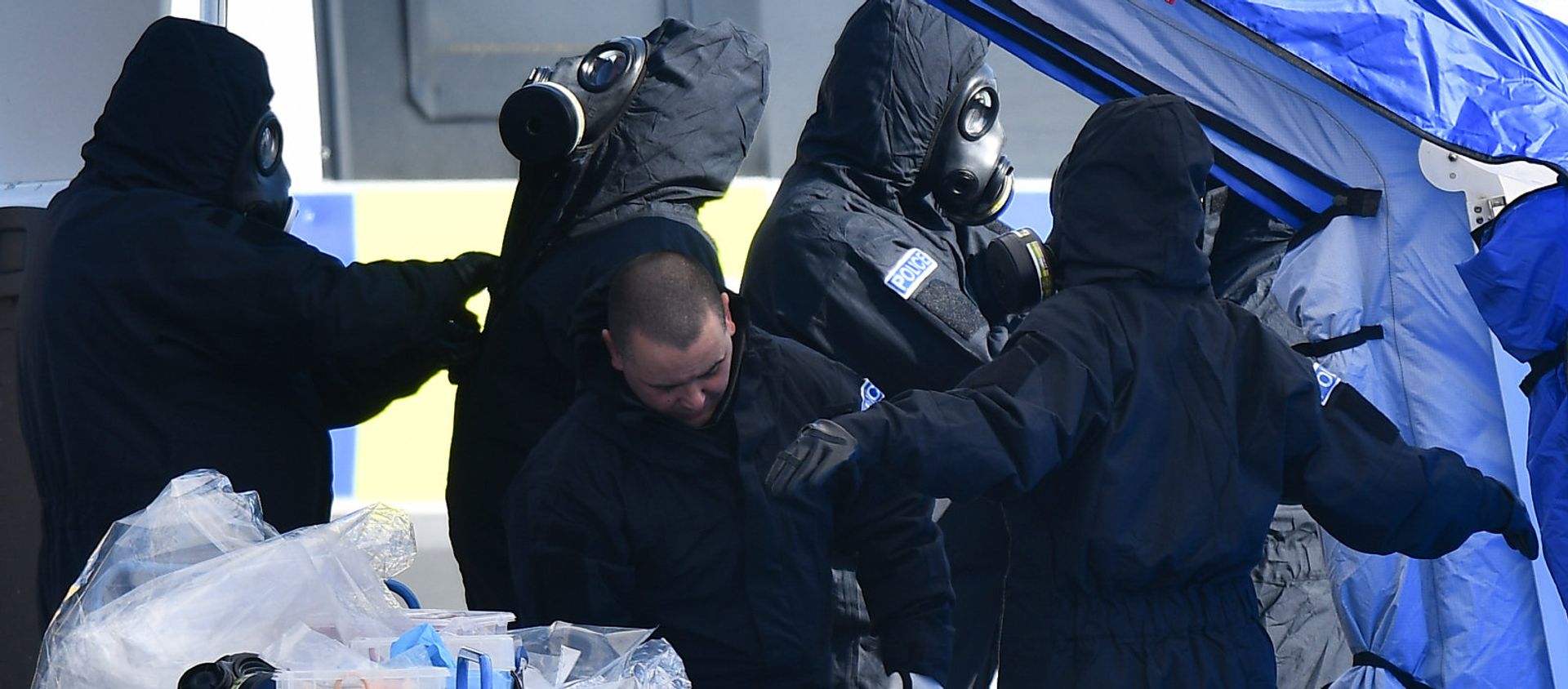 Британская полиция во время расследования отравления экс-полковника ГРУ Сергея Скрипаля и его дочери (19 марта 2018). Солсбери, Великобритания - Sputnik Армения, 1920, 07.08.2019