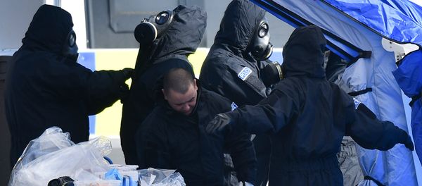 Британская полиция во время расследования отравления экс-полковника ГРУ Сергея Скрипаля и его дочери (19 марта 2018). Солсбери, Великобритания - Sputnik Армения