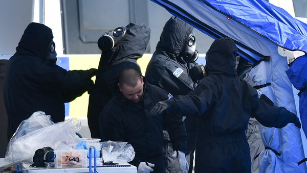 Британская полиция во время расследования отравления экс-полковника ГРУ Сергея Скрипаля и его дочери (19 марта 2018). Солсбери, Великобритания - Sputnik Армения